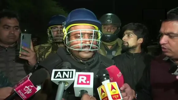 दिल्ली में गोलीबारी को लेकर डीसीपी चिन्मॉय बिस्वाल बोले- अफवाह फैलाई जा रही है