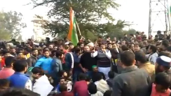 VIDEO: हिंसा की आग में झुलसी दिल्ली, AAP विधायक अमानतुल्लाह बोले- जहां हिंसा हुई, वहां मैं नहीं था