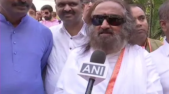 CAA पर बोले श्री श्री रविशंकर, तमिल शरणार्थियों को भी मिलनी चाहिए नागरिकता और...
