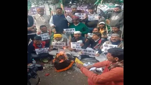 युवा आरजेडी ने जेडीयू कार्यालय के सामने किया हवन, जानिए पूरा मामला