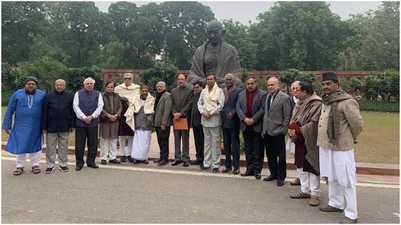 CAA के विरोध में प्रतिनिधिमंडल के साथ राष्ट्रपति से मिलीं सोनिया गांधी, बोलीं जनता की आवाज दबा रही मोदी सरकार