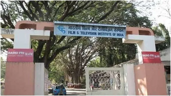 पुणेः फीस वृद्धि को लेकर अनिश्चितकालीन भूख हड़ताल पर बैठे FTII के छात्र