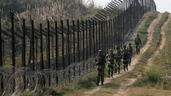 LoC पर भारतीय सेना ने पाकिस्तान के दो कमांडर को मार गिराया, एक जवान शहीद