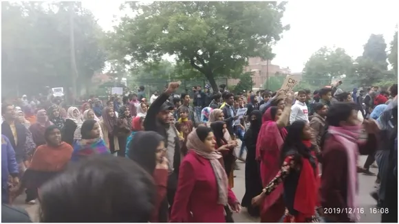 CAA Protest : दूसरे दिन स्थानीय लोगों ने हाईजैक किया जामिया छात्रों का आंदोलन