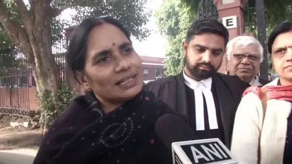 Nirbhaya Case: अक्षय ठाकुर की रिव्यू पिटीशन खारिज, निर्भया की मां ने कहा- मैं बहुत खुश हूं