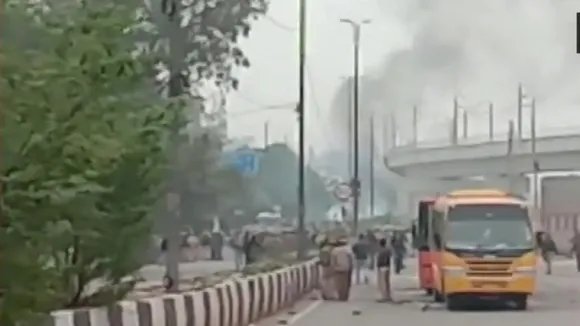 सीलमपुर बवाल : चालक की सूझबूझ से स्कूल बस में बैठा छात्र सुरक्षित घर पहुंचा