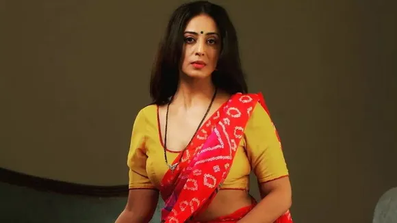 Mahie Gill Birthday: साड़ी में बला की खूबसूरत नजर आती हैं माही गिल, बिना शादी एक बेटी की हैं मां