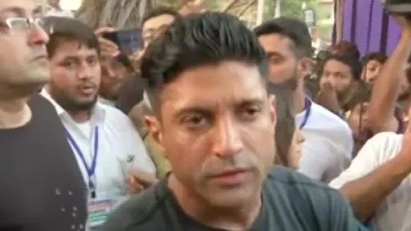 CAA Protest: फरहान अख्तर, अनुराग कश्यप समेत ये बॉलीवुड सितारे भी उतरे मुंबई की सड़कों पर