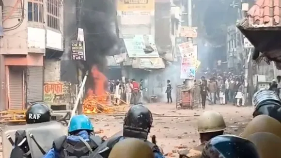 CAA का विरोध : उत्तर प्रदेश के रामपुर में हिंसक प्रदर्शन, लोगों ने पुलिस पर किया पथराव, एक प्रदर्शनकारी की मौत