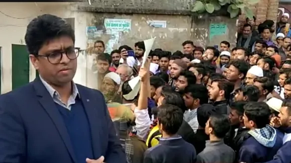 CAA का विरोध: बस्ती में प्रशासन ने चाय पर चर्चा करके लोगों को अफवाहों से बचने की दी सलाह