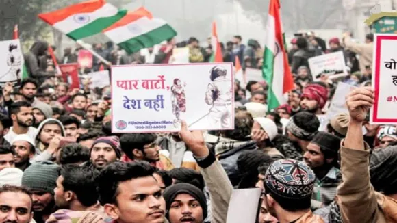 CAA Protest: संशोधित नागरिकता कानून के खिलाफ प्रदर्शन जारी, हिंसा की कोई बड़ी घटना नहीं
