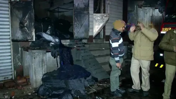दिल्ली के किराड़ी में अवैध कपड़ा गोदाम में लगी भीषण आग, हादसे में 9 लोगों की मौत, 10 घायल