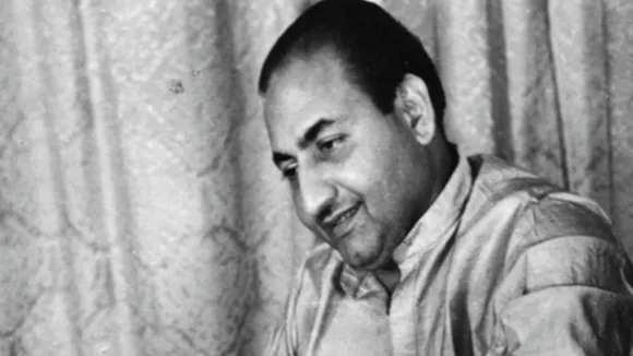 मोहम्मद रफी को भगवान की तरह पूजता है उनका जबरा फैन, लैंप से लेकर चादर तक दिलाते हैं रफी की याद