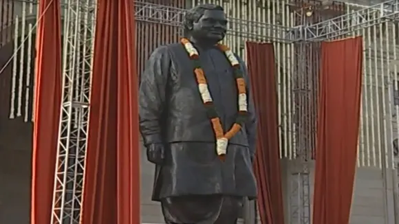 पीएम नरेंद्र मोदी ने किया अटल बिहारी वाजपेयी की प्रतिमा का अनावरण