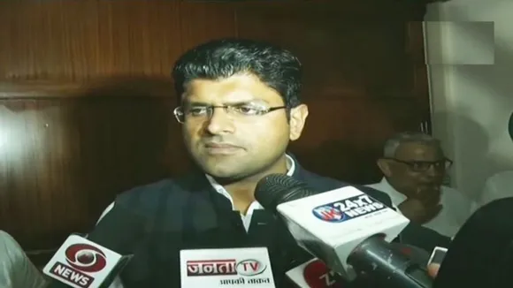 हरियाणा: दुष्‍यंत चौटाला की पार्टी JJP में बगावत, MLA रामकुमार गौतम ने दिया इस्तीफा