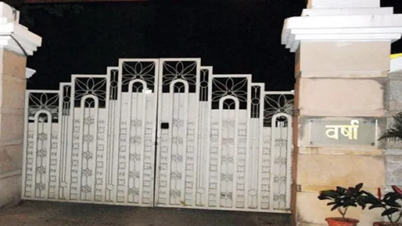 उद्धव ठाकरे के खिलाफ सरकारी बंगले 'वर्षा' की दीवारों पर लिखे मिले अपशब्द