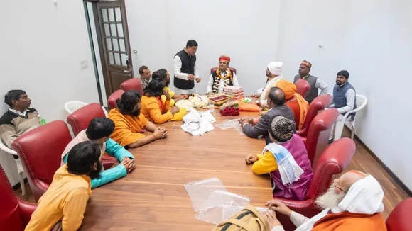 उलेमा और संतों ने की अखिलेश यादव से मुलाकात, नए साल की दी बधाई