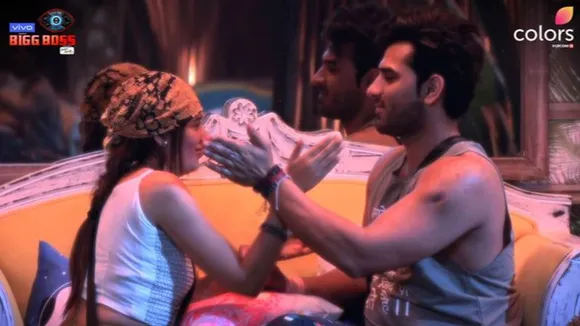 जानिए ऐसा क्या हुआ कि माहिरा ने मारा पारस छाबड़ा को थप्पड़, देखें Video