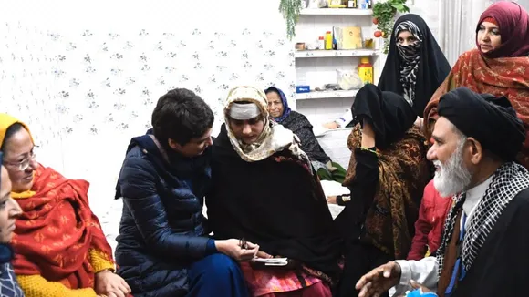 प्रियंका ने मुजफ्फरनगर में हिंसा पीड़ितों से मुलाकात की