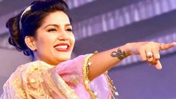 इन पांच वीडियो में देखें सपना चौधरी के ताबड़तोड़ स्टेज डांस
