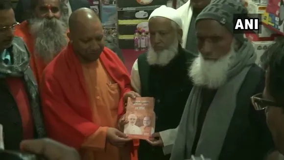 CAA के भ्रम को दूर करने के लिए CM योगी ने शुरु किया अभियान, मुस्लिम परिवार को बताया क्या है CAA