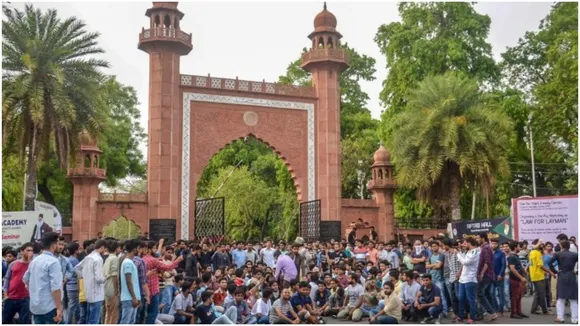 चेतावनी के बावजूद एएमयू छात्रों का विरोध प्रदर्शन जारी