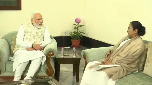 राजभवन में पीएम मोदी से मुलाकात के बाद बोलीं CM ममता बनर्जी- हम CAA-NRC के खिलाफ हैं