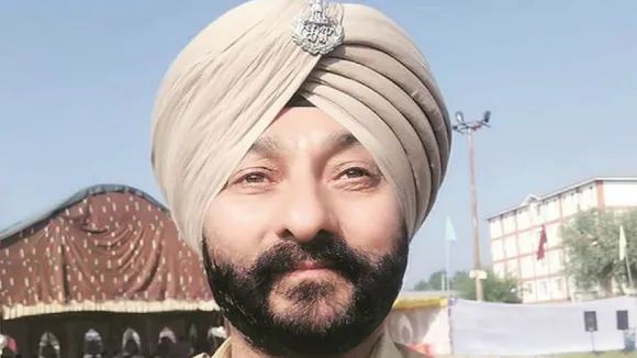 जम्मू-कश्मीर पुलिस ने DSP देविंदर सिंह को किया सस्पेंड, 2 आतंकियों के साथ किया था गिरफ्तार