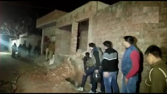 UP : फर्रुखाबाद में एक सिरफिरे ने 15-20 बच्चों के साथ महिलाओं को बनाया बंधक
