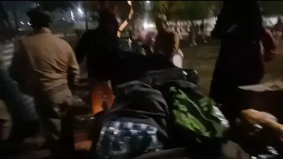 लखनऊ में रातों-रात सजा CAA विरोधी मंच, ब्रांडेड कंबल और पैक्ड फूड पहुंचे, देखें Video