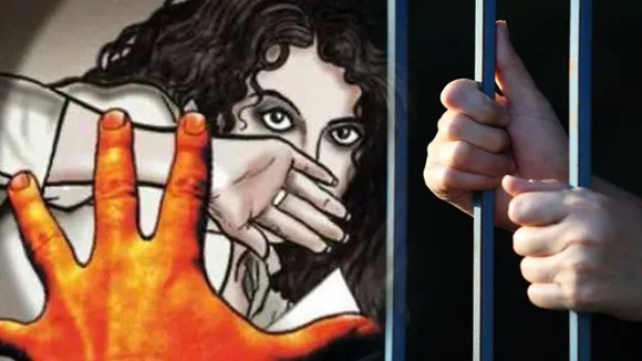 जेल में था पति, दोस्तों ने अकेली पत्नी को पकड़कर किया घिनौना काम