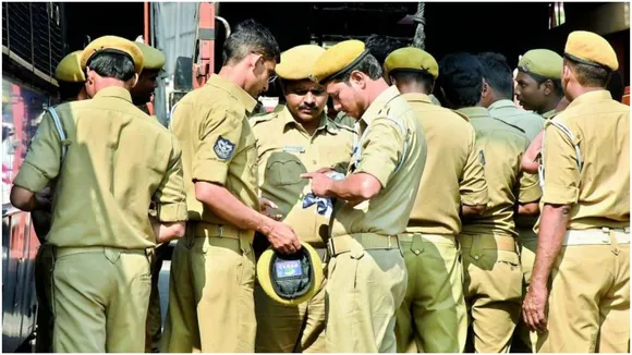 मध्य प्रदेश : धरने पर बैठे होमगार्ड जवान, मांगें पूरी नहीं हुईं तो किया ये ऐलान