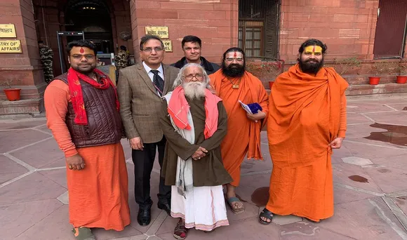 साधू-संत बोले- निर्मोही अखाड़े के हाथ से होना चाहिए राम मंदिर का निर्माण