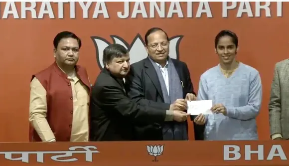 दिग्गज बैडमिंटन खिलाड़ी सायना नेहवाल ने बहन चंद्रांशु के साथ जॉइन की बीजेपी