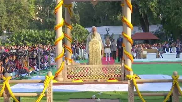 प्रधानमंत्री नरेंद्र मोदी ने महात्मा गांधी की 72वीं पुण्यतिथि पर राष्ट्रपिता को अर्पित की श्रद्धांजलि