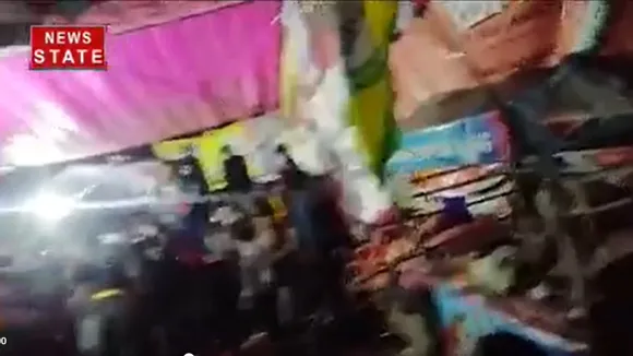शाहीन बाग के मंच पर प्रेस कॉन्फ्रेंस को लेकर विवाद, पत्रकारों को बाहर निकाला, देखें VIDEO