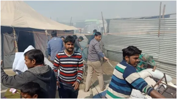 प्रयागराज में आयोजित माघ मेले में लगी आग, कई टैंट जलकर हुए खाक