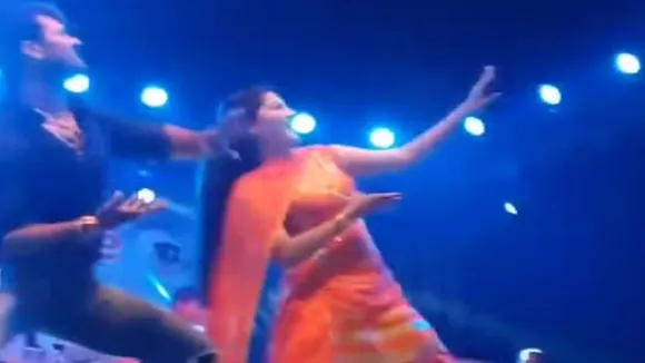 खेसारी लाल यादव के साथ सपना चौधरी ने स्टेज पर लगाई आग, देखें जबरदस्त Video