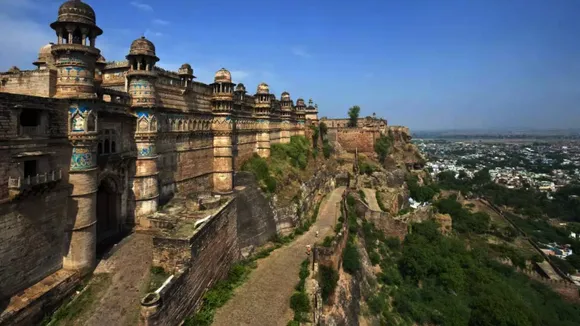 शादी को 15 दिन भी नहीं हुए, युवती ने सिपाही के साथ ग्वालियर के किले से लगा दी छलांग