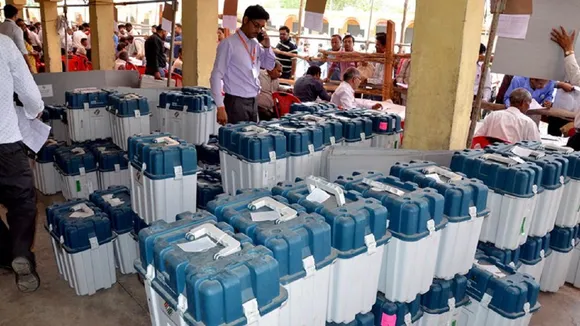 Delhi Election 2020: कुछ ही देर में शुरू होगी मतगणना, कड़ी सुरक्षा में रखी हैं EVM मशीनें