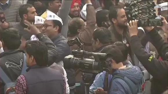 Delhi Assembly Election Results: शुरुआती रूझानों के बाद आप कार्यालय में जश्न शुरू