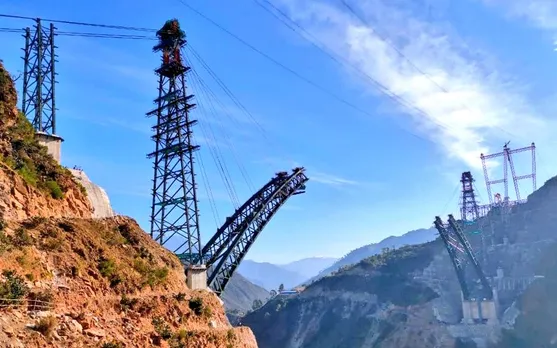 भारतीय रेलवे ने शेयर की दुनिया के सबसे ऊंचे रेल ब्रिज 'चिनाब' की तस्वीरें