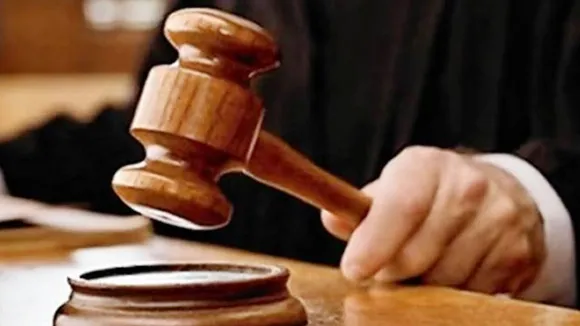 MP: मंत्री की गाड़ी में लगा था हूटर, जज ने खुद सड़क पर उतरकर कटवा दिया चालान