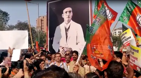 मुंबई: सावरकर पर कांग्रेस ने की विवादित टिप्पणी तो खिलाफत में बीजेपी उतरी सड़क पर