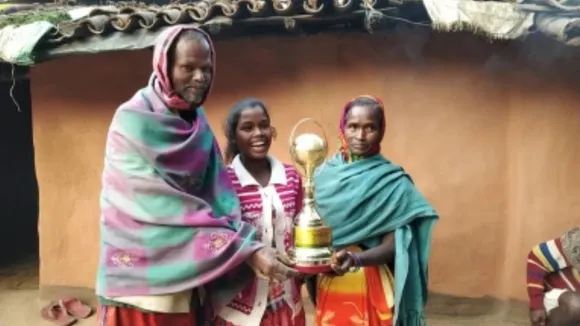 झारखंड की पुंडी ने मडुआ बेचकर खरीदी थी हॉकी स्टिक, अब अमेरिका में लेगी प्रशिक्षण