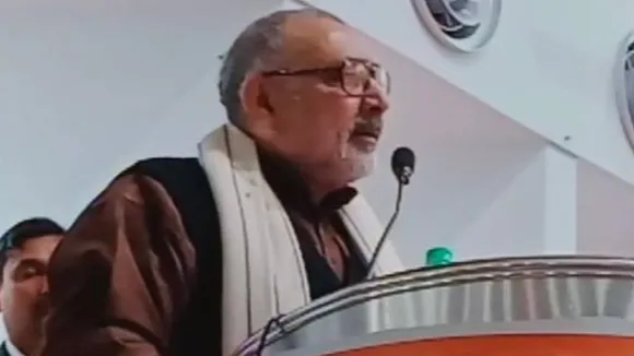 बेरोजगारी पर केंद्रीय मंत्री गिरिराज सिंह ने कहा, 'चार जानवर पालिए और गोबर-गोमूत्र से साल में 20 लाख कमाइए'