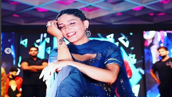इस बार डांस नहीं सपना चौधरी की आवाज पर झूमने को मजबूर हुई पब्लिक, देखें जबरदस्त Video
