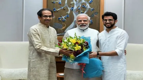 मुख्यमंत्री बनने के पहली बार PM मोदी से मिले उद्धव ठाकरे, साथ में आदित्य ठाकरे भी रहे मौजूद