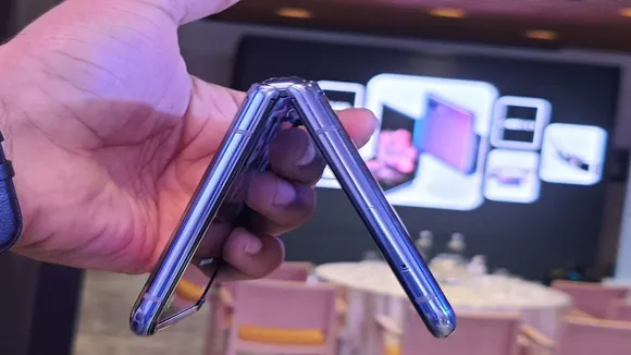 कुछ ही मिनटों में बिका Samsung Galaxy Z Flip स्मार्टफोन
