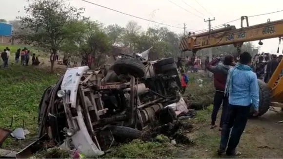 बिहार: रोहतास में ट्रक और बस में भयंकर टक्कर, 4 लोगों की मौत की पुष्टि